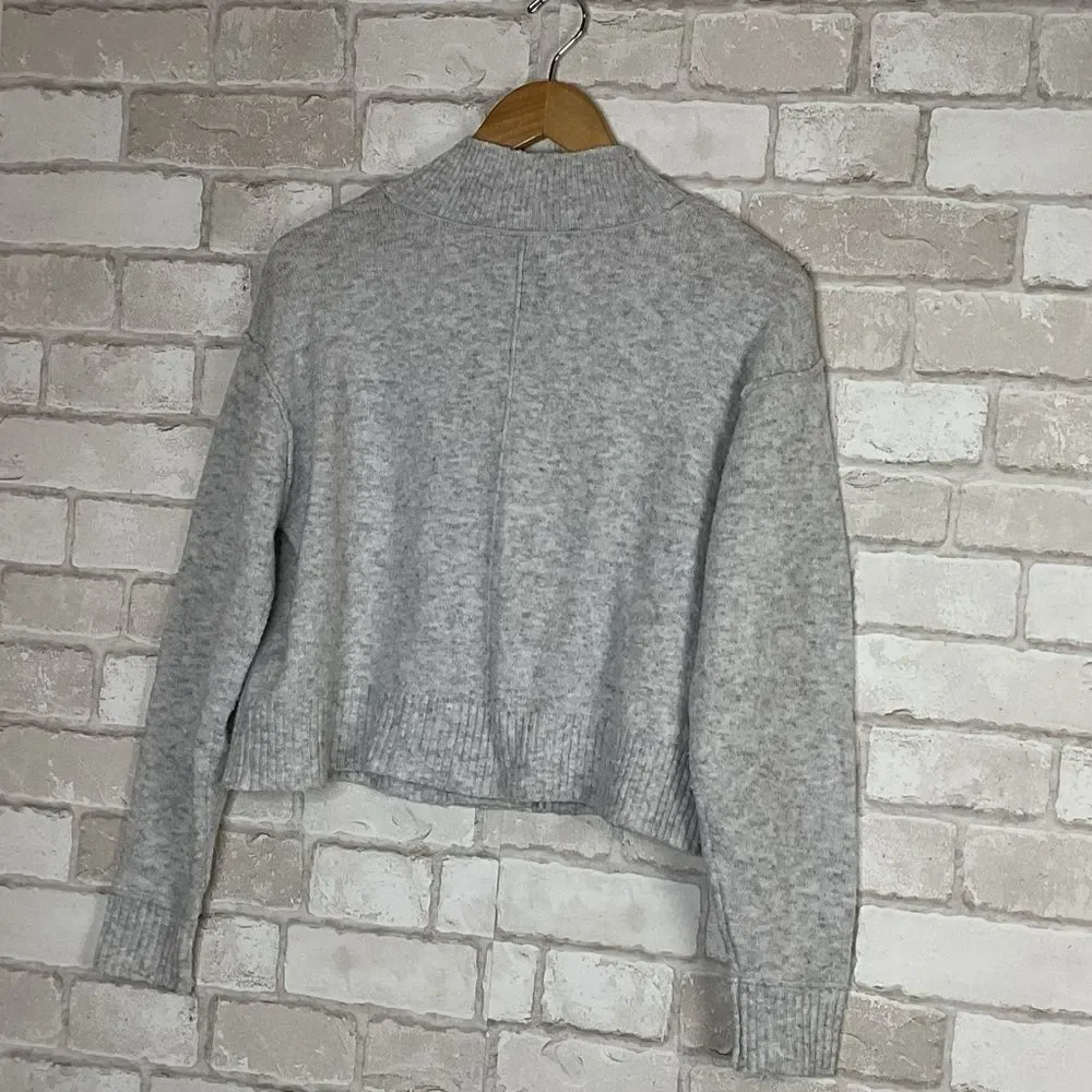 American Eagle Outfitters Light Gray Knit Button Up Cardigan Size XS